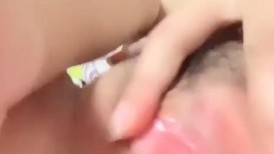 新人下海00后妹妹！一脸呆萌乖巧！苗条身材贫乳，特写小骚穴，掰开给你看低低呻吟