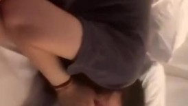 反差小骚货舔脚啪啪 起来把衣服脱了 以前的删了 来看着我 功课还没有做