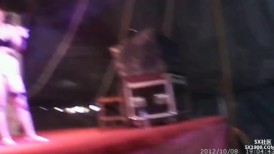 草台班子大篷车歌舞团搭帐篷劲爆表演，舞女们裸身大胆表演劈叉下腰BB吸烟，邀请台下大叔上台互动模仿啪啪
