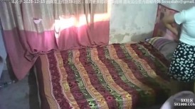 保安大哥也来寻春，和美丽少妇床上欢喜闹洞房，撸硬肏的少妇嘤嘤叫床！