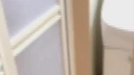 猥琐房东偷窥两位美女租客洗澡换衣服 还偷拿美女的内衣闻闻什么味道