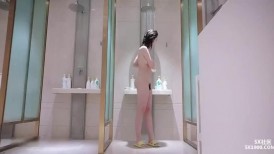 强烈推荐，一镜到底沉浸式欣赏渣女暗拍温泉女宾洗浴区内部春光，美女如云环肥燕瘦各种诱人胴体 (5)