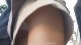跟随偷窥跟男友逛街漂亮小姐姐 小内内小屁屁 吃的很开心