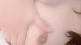 黑框眼镜萌萌哒！超肥骚穴自摸！搞的内裤湿哒哒，内裤拨到一边，塞着跳蛋，肥唇骚穴一顿揉