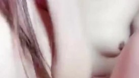 妩媚风情颜值高的极品女友镜头前激情大秀，全程露脸全方位展示，揉奶玩逼看特写，撅着屁股发骚精彩不要错过