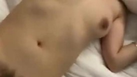 邪恶二人组下药迷翻美女同事 酒店开房换上黑丝各种操-3