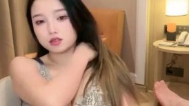 极品尤物新人美女！丰乳肥臀肉感！酒店炮友激情操逼，抓起屌展示口活，骑乘位猛操多毛骚逼