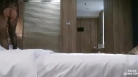 顶级御姐风情男人绝对抵挡不住，丰腴软软肉体销魂连衣黑丝网袜挑逗，趴在身上爱抚，硬邦邦狠狠操她【水印】