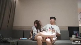高颜值甜美妹子加钟第二炮，舔弄深喉口交上位骑乘后入猛操