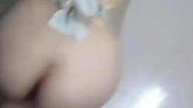 大奶熟女人妻吃鸡啪啪 身材丰腴皮肤白皙 在地上摇摆着大屁屁想要了 被后入无套输出