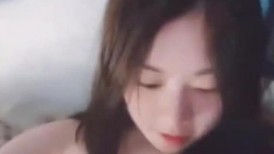 反差女大学生跨年夜在宿舍，异居两地，只能通过视频聊天