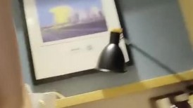 活超棒的黑丝小少妇酒店约啪大哥，深喉大鸡巴，让大哥无套爆草，激情上位还给大哥吃奶子，直接内射骚穴刺激