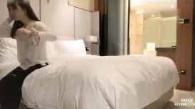好极品的高质量御姐 温柔甜美丰腴好身材，冲动口干舌燥 掰开大长腿猛力舔吸她逼逼玩弄揉捏啪啪狠狠操