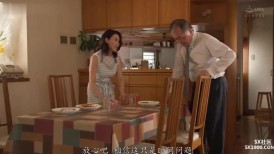 老公出差不在的三天 榨取深爱的儿子精液的人母  水野优香 1