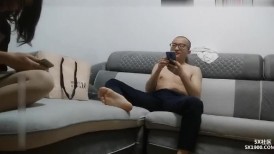 大奶子美少妇就是让人欲罢不能，高挑好身材扶着鸡巴用力吸吮硬了就啪啪套弄起伏，大长腿夹的舒服尽情抽插