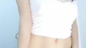 性感红唇美女！说话温柔极度诱惑！吊带黑丝扭腰摆臀，脱下内裤翘美臀，掰穴特写呻吟小骚货
