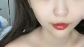 极品美女宝贝的诱惑，全程露脸黑丝情趣干净的逼逼性感诱人，跟狼友互动撩骚完美展示，揉奶玩逼看特写别错过