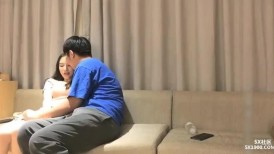 这样的尤物御姐谁能挡的住？丰腴性感连衣包臀裙 软软肉体前凸后翘，看的情欲躁动鸡巴硬邦邦狠狠揉捏操她