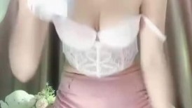 私人健身教练！气质短发御姐！扭腰摆臀展示身材，给大家秀一波，脱光光道具自慰，抽插好多淫水