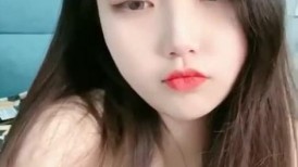 近期下海漂亮妹妹！外表文静肉肉！脱光光自慰诱惑，跳蛋震动骚穴，双指插入猛扣，近距离特写