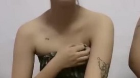 刚出社会的学生妹，眼神里还略带清澈，【泡泡鱼妹妹】，呆萌小姐妹! 3p无套轮插~喜欢嫩妹的兄弟们冲