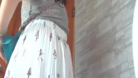 游乐场女厕全景偷拍长裙美少妇的无毛大肥鲍