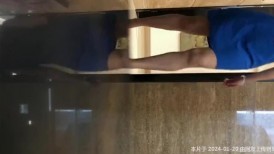单位女厕全景偷拍高跟销售部美女主管 哇这搞销售的女人B忒黑了
