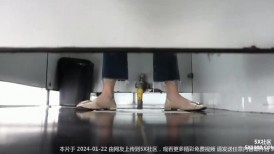 酒店女厕偷拍长发美少妇 鲍鱼不停蠕动