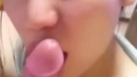 漂亮美女吃鸡啪啪 小穴抠的淫水泛滥 被无套猛怼大白天在家捂着嘴都不敢叫