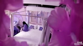 2024-1-23新流出酒店SPA炮房偷拍 极品美女和眼镜男激情被草到用手撑着床头