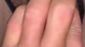 潍坊三百斤大妞，火热的淫洞，又摸又扣又插，爽爆爆！