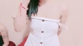 一堆年轻男女多人群P 大奶嫩妹无毛小穴 躺着被轮流输出 纹身眼镜妹 骑乘位猛坐爽翻 (2)