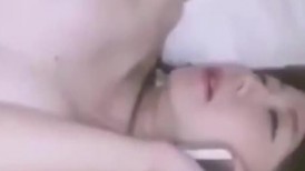 这么大肚子还和情人开房寻刺激 都不敢用力 边操边打电话 不敢叫出声