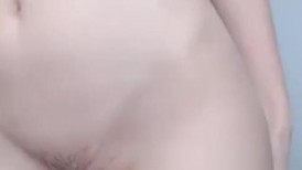尤物颜值女神！性感内衣诱惑！细腰极品美腿，吊带红色丝袜，翘起美臀摸穴，手指插入扣小穴