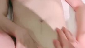超嫩粉穴短发萌妹！脱光光掰开嫩穴！69互舔灵活舌头，网袜美腿足交，骑乘位正入激情爆操