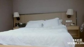 2023-2-9【用利顶你】深夜激情继续，外表甜美少妇，穿上白色网袜操逼，张开双腿抽插，骑乘位换姿势暴插