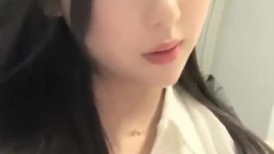 颜值爆表~【偷走一头猪】洗澡直播 女神首上道具，只被三个男人开发过的嫩穴，敞开了看