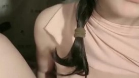 清纯乖巧美少女！两根辫子一脸呆萌！在宿舍收费房诱惑，贫乳多毛嫩穴，掰穴自摸，翘起美臀看菊花