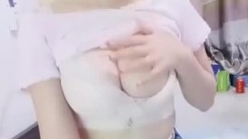 哺乳期爆乳骚女半脱下牛仔裤大白臀 主动骑乘位猛操 特写后入大肥臀