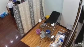 熟女人妻 在私人妇科诊所偷情男医生 被无套内射 再免费检查一下骚逼顺便清理