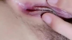 极品尤物美少女！超级嫩穴！没怎么开发过，收费房自摸小穴，张开小嘴射给我，嫩穴特写