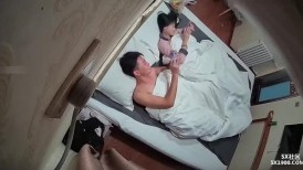 《监控破解》小伙带着极品女友小旅馆开房各种姿势啪啪
