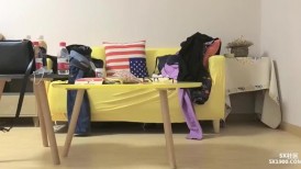 漂亮少妇吃鸡啪啪 不要了啊啊我不行了太大太疼了还不射 啊你这样不行的 被大哥不停猛怼 套套掉了还被内射