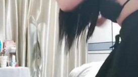 童颜巨乳娃娃脸妹妹！难得收费房约炮操逼！埋头吃吊，开档黑丝骑上来，自己动两个奶子直晃动