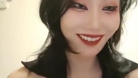 烈焰红唇妖艳御姐！皮短裙黑丝美腿！性感脱衣舞诱惑，极品美乳又大又软