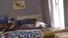清纯女友被带回家强上，因为是第一次事后哭的很伤心，00后的小可爱已长大 青春的气息让人着迷