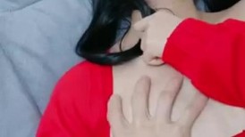 爱死女神这双大长腿了 隔着丝袜操小穴 紧致的摩擦感小骚货一会就受不了 把女神开发成发情的小母狗