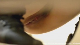 小吃店女厕偷拍学生妹的嫩逼已经被啪啪过了