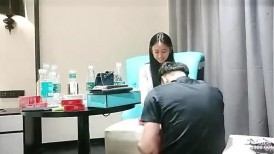 漂亮大学生小姐姐穿着连衣裙 苗条性感温柔，活力白嫩娇躯尽情揉捏抠搓