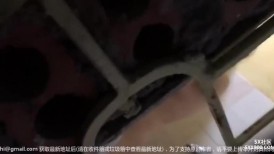某高校女宿舍窗外偷拍好几个女学生洗澡,学校真抠门舍不得给女生宿舍装窗帘1